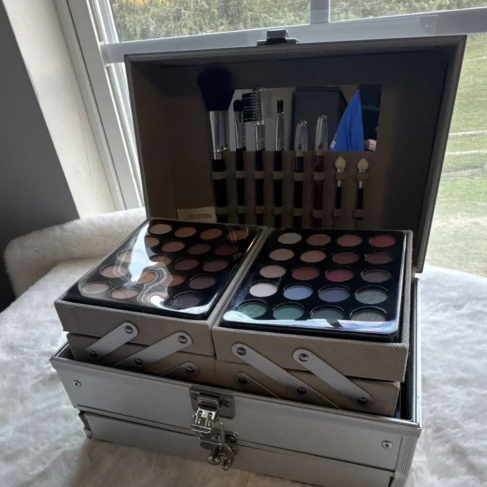 Metal Makeup Train Case Set Multicolor Pressed Powder Eye Shadow Blush Brushes